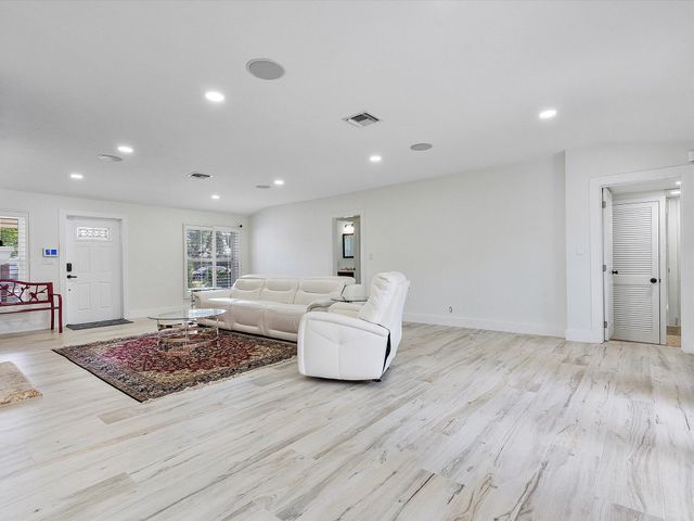 411 Poinciana Drive, Fort Lauderdale, FL 33301