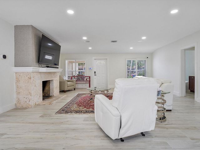 411 Poinciana Drive, Fort Lauderdale, FL 33301