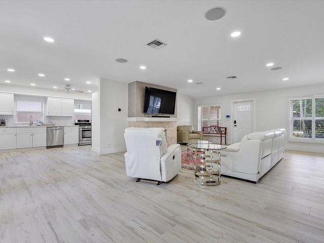 411 Poinciana Drive, Fort Lauderdale, FL 33301