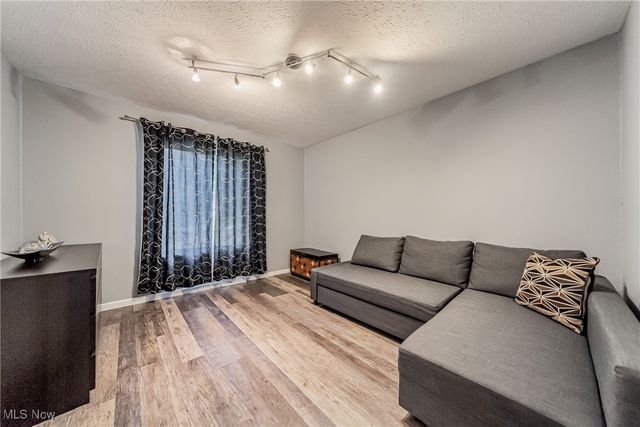 11499 Pearl Road, Strongsville, OH 44136