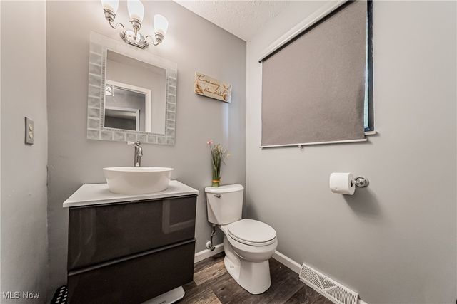 11499 Pearl Road, Strongsville, OH 44136