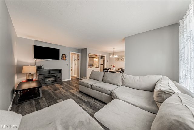 11499 Pearl Road, Strongsville, OH 44136