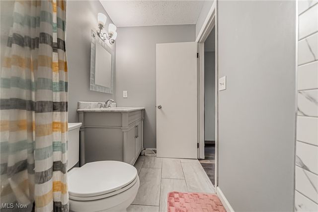 11499 Pearl Road, Strongsville, OH 44136