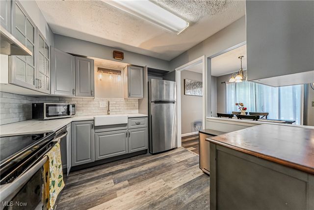 11499 Pearl Road, Strongsville, OH 44136