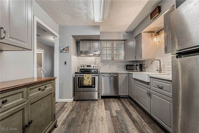 11499 Pearl Road, Strongsville, OH 44136