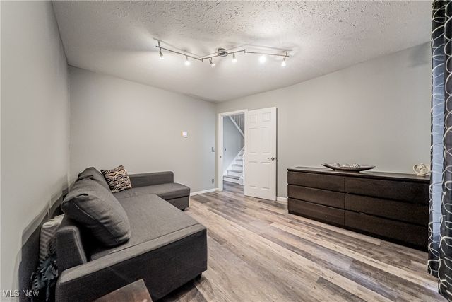 11499 Pearl Road, Strongsville, OH 44136