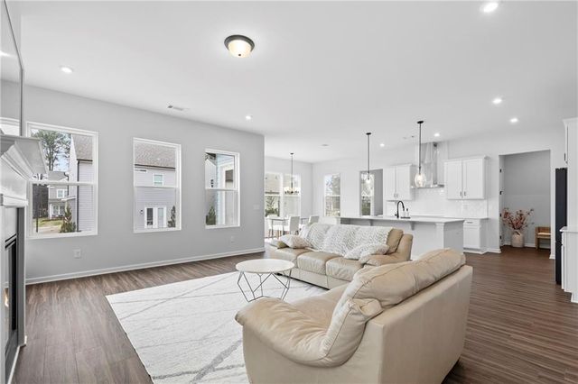 4068 Annsbury Ct, Lilburn, GA 30047