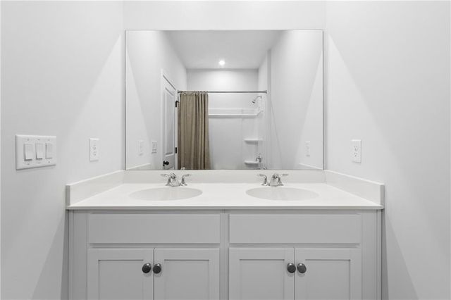 4068 Annsbury Ct, Lilburn, GA 30047