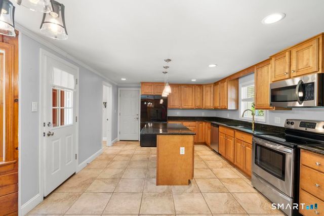 43 East Village Road, Shelton, CT 06484