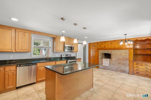 43 East Village Road, Shelton, CT 06484