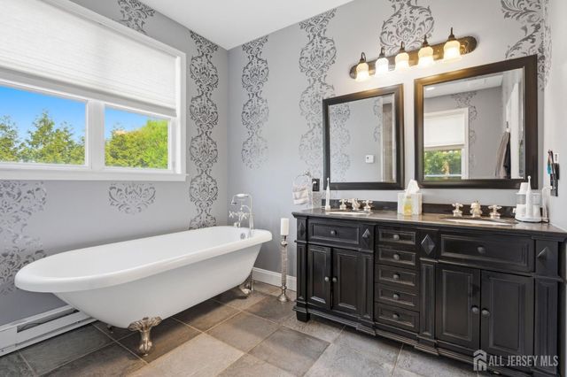 32 Scott Drive, Monroe, NJ 08831