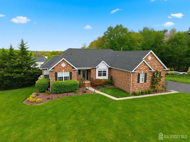 32 Scott Drive, Monroe, NJ 08831