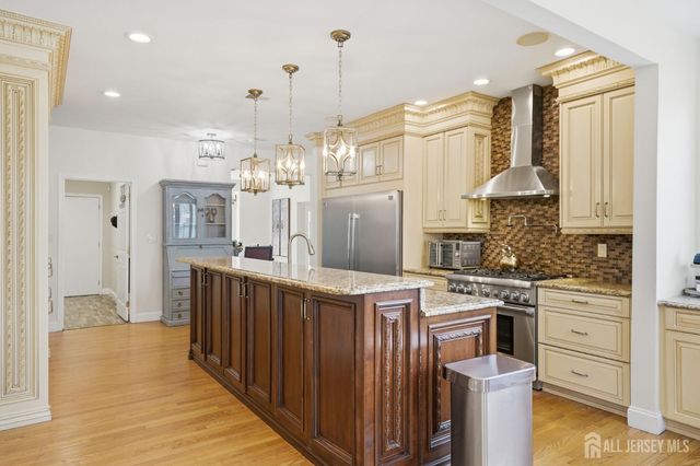 32 Scott Drive, Monroe, NJ 08831