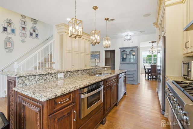 32 Scott Drive, Monroe, NJ 08831