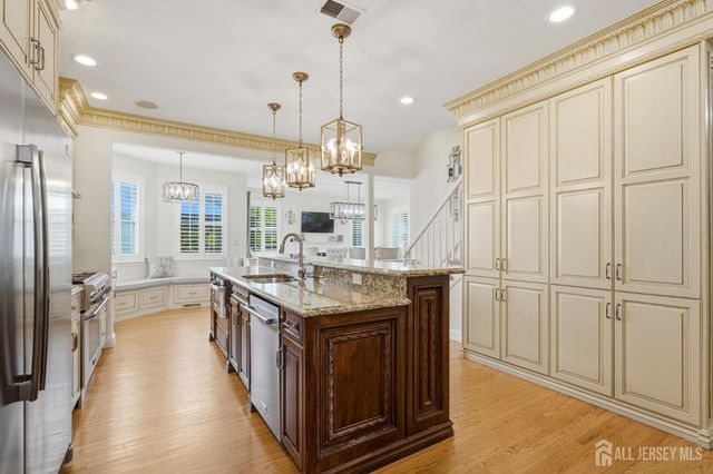 32 Scott Drive, Monroe, NJ 08831