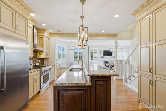 32 Scott Drive, Monroe, NJ 08831