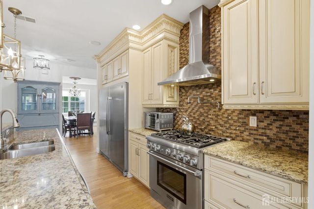 32 Scott Drive, Monroe, NJ 08831