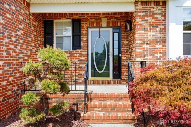 32 Scott Drive, Monroe, NJ 08831