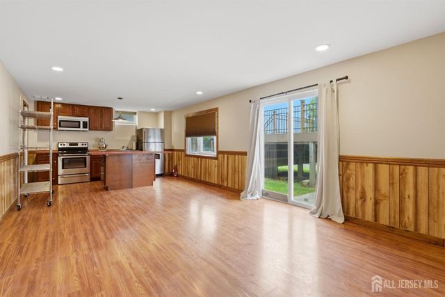 32 Scott Drive, Monroe, NJ 08831