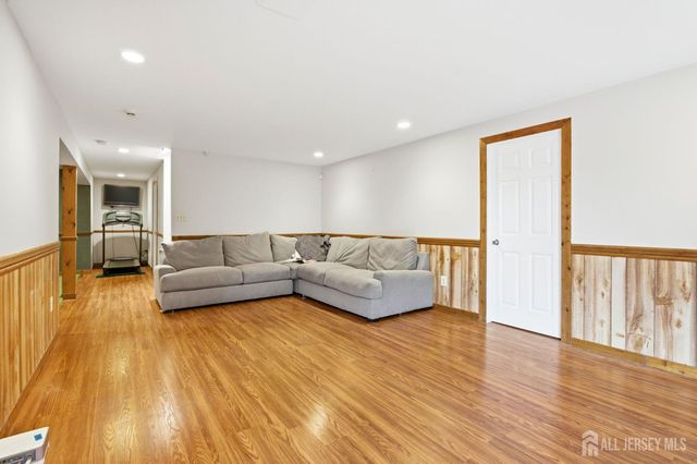 32 Scott Drive, Monroe, NJ 08831