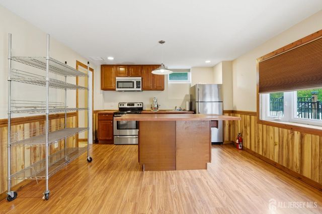 32 Scott Drive, Monroe, NJ 08831