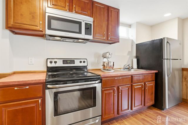 32 Scott Drive, Monroe, NJ 08831