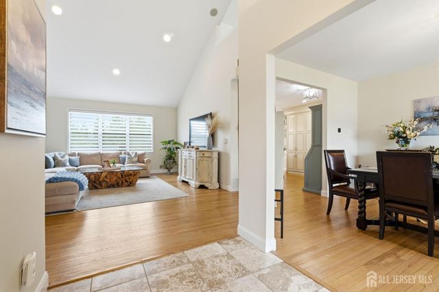 32 Scott Drive, Monroe, NJ 08831