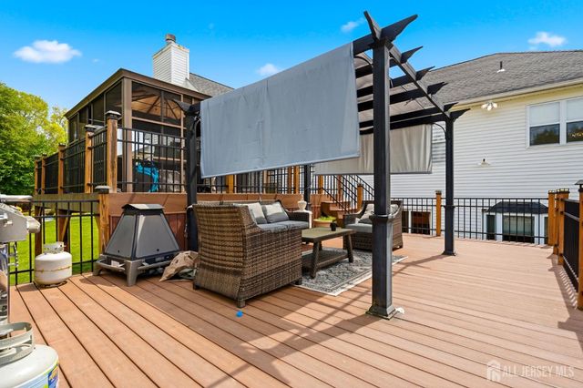 32 Scott Drive, Monroe, NJ 08831