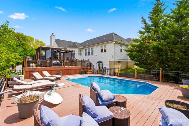 32 Scott Drive, Monroe, NJ 08831