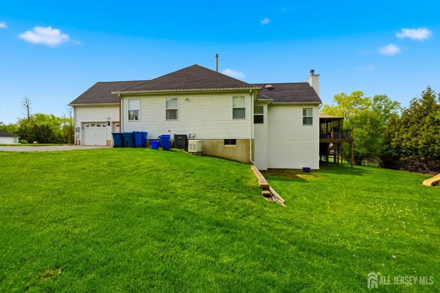 32 Scott Drive, Monroe, NJ 08831