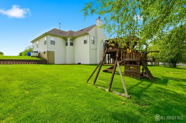 32 Scott Drive, Monroe, NJ 08831