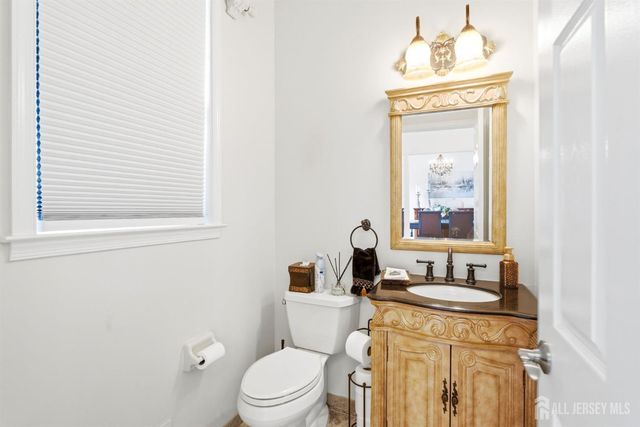 32 Scott Drive, Monroe, NJ 08831