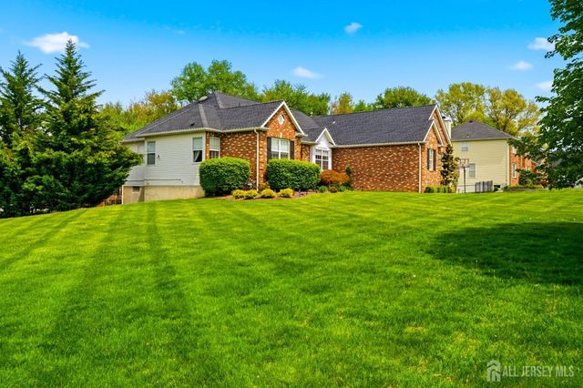 32 Scott Drive, Monroe, NJ 08831
