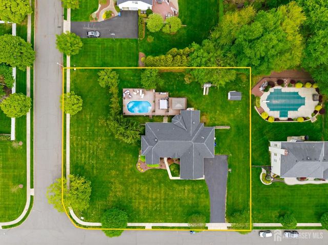 32 Scott Drive, Monroe, NJ 08831
