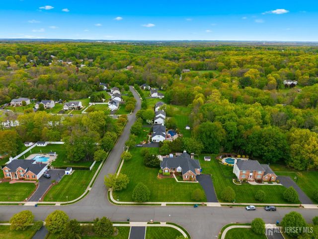 32 Scott Drive, Monroe, NJ 08831
