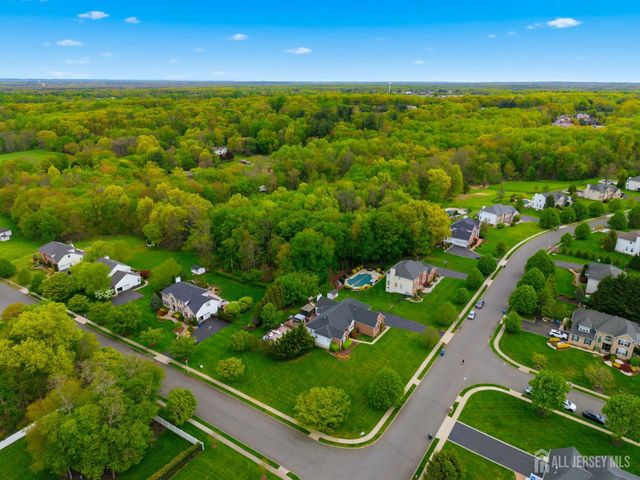 32 Scott Drive, Monroe, NJ 08831