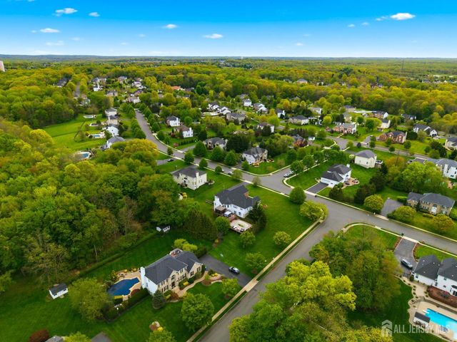 32 Scott Drive, Monroe, NJ 08831