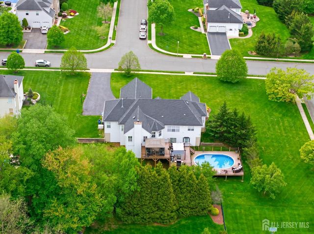 32 Scott Drive, Monroe, NJ 08831