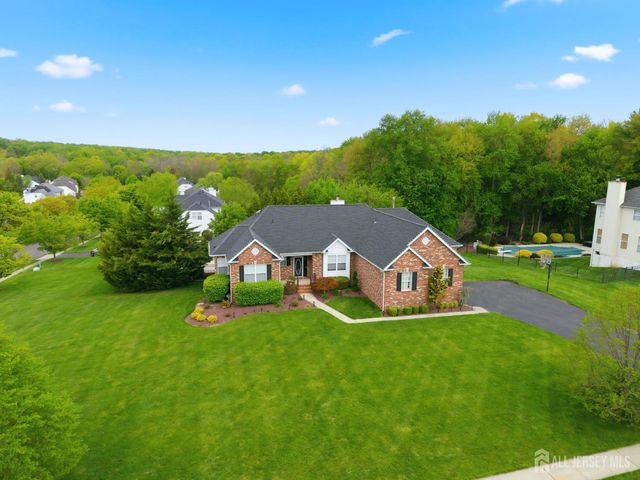 32 Scott Drive, Monroe, NJ 08831