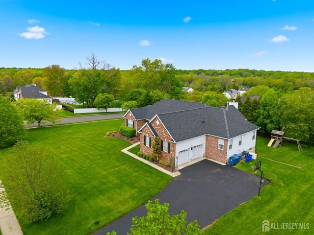 32 Scott Drive, Monroe, NJ 08831