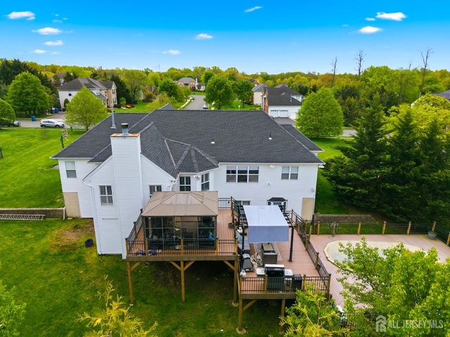 32 Scott Drive, Monroe, NJ 08831
