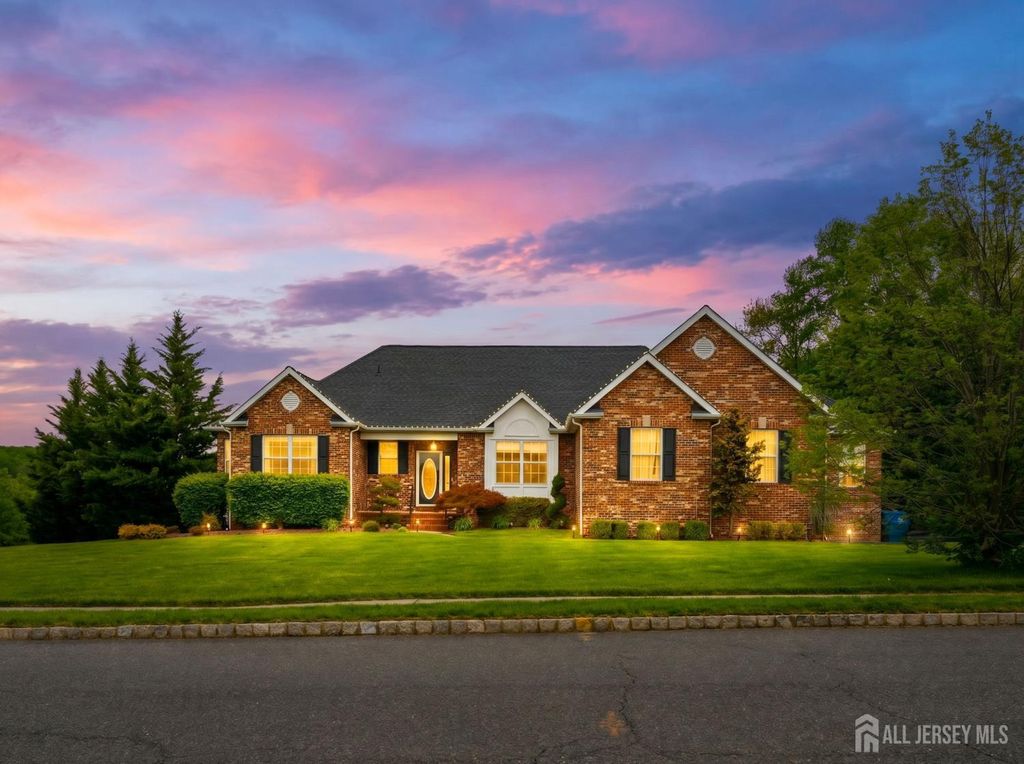 32 Scott Drive, Monroe, NJ 08831
