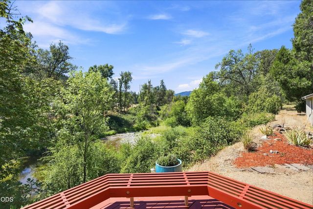 10128 E Evans Creek Road, Rogue River, OR 97537