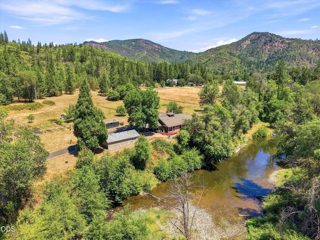 10128 E Evans Creek Road, Rogue River, OR 97537