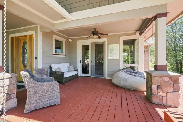 10128 E Evans Creek Road, Rogue River, OR 97537