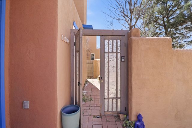 1629 Calle de Oriente Norte, Santa Fe, NM 87507