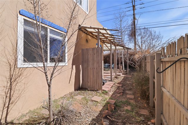 1629 Calle de Oriente Norte, Santa Fe, NM 87507