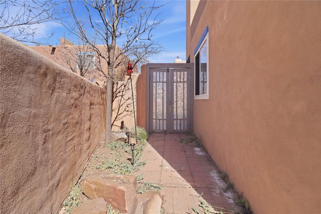1629 Calle de Oriente Norte, Santa Fe, NM 87507