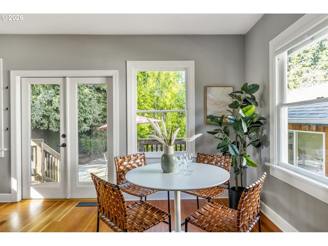 641 Ne HOLLAND St, Portland, OR 97211
