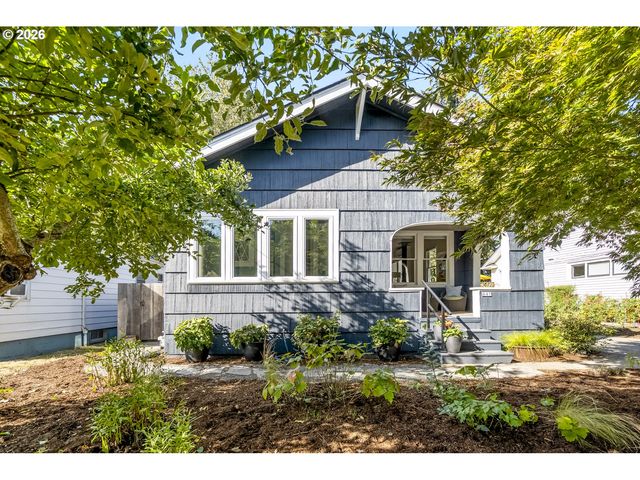 641 Ne HOLLAND St, Portland, OR 97211